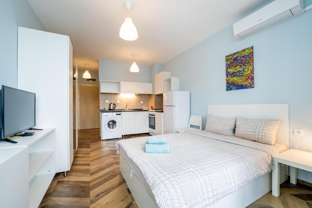 Cozy Little Apartment In Studentski Grad Szófia Kültér fotó