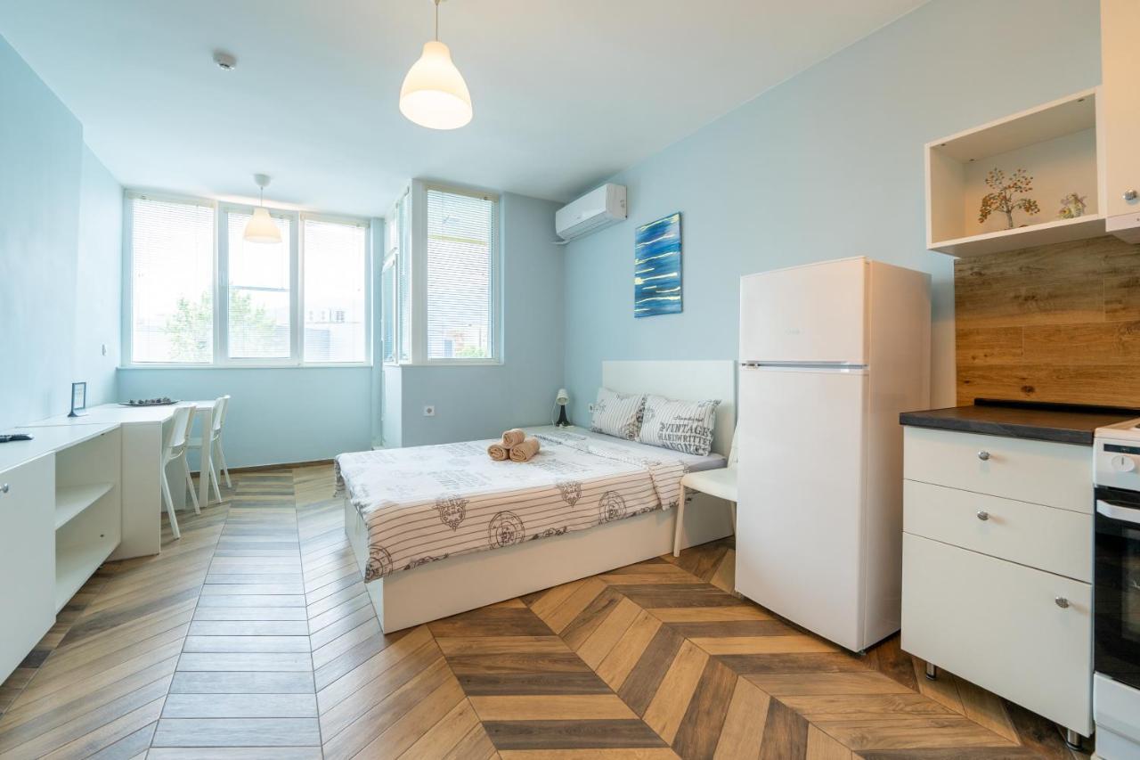 Cozy Little Apartment In Studentski Grad Szófia Kültér fotó