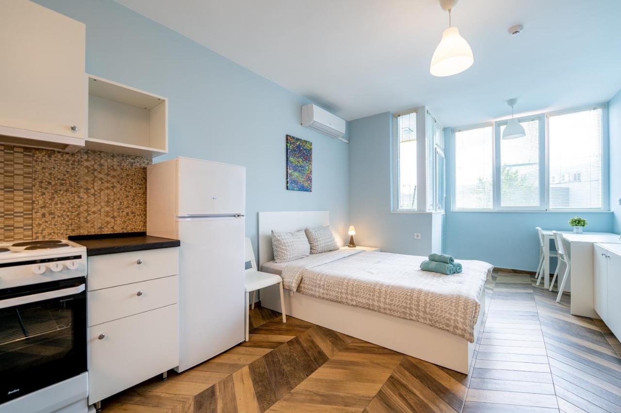 Cozy Little Apartment In Studentski Grad Szófia Kültér fotó