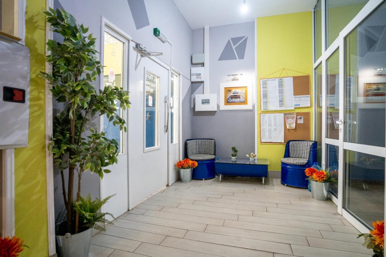 Cozy Little Apartment In Studentski Grad Szófia Kültér fotó