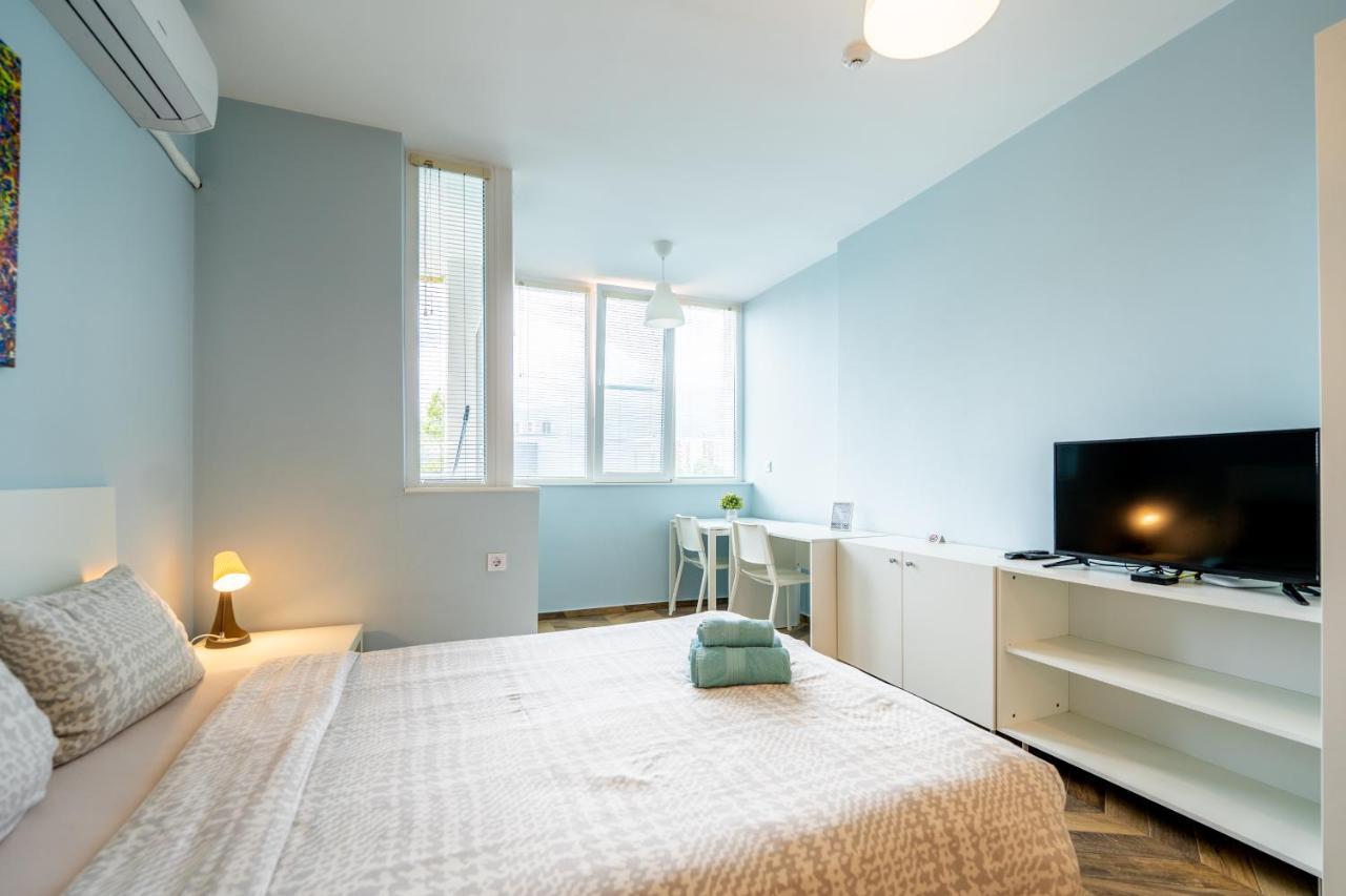 Cozy Little Apartment In Studentski Grad Szófia Kültér fotó