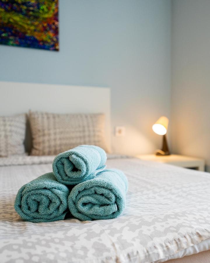 Cozy Little Apartment In Studentski Grad Szófia Kültér fotó